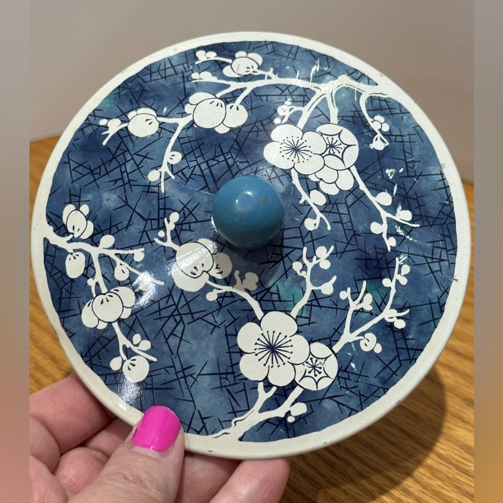 Vintage floral Blue and White tea tin MCM - Picture 7 of 15